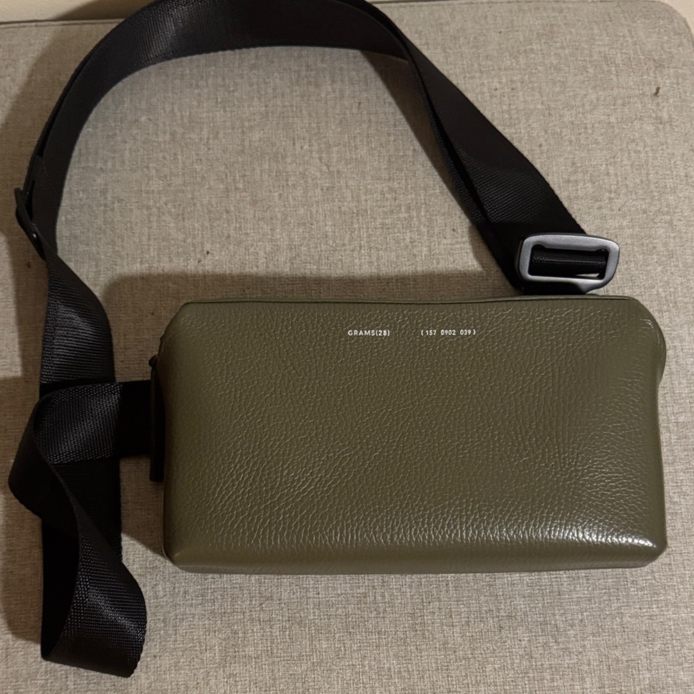 Grams(28) 157 Essential Sling